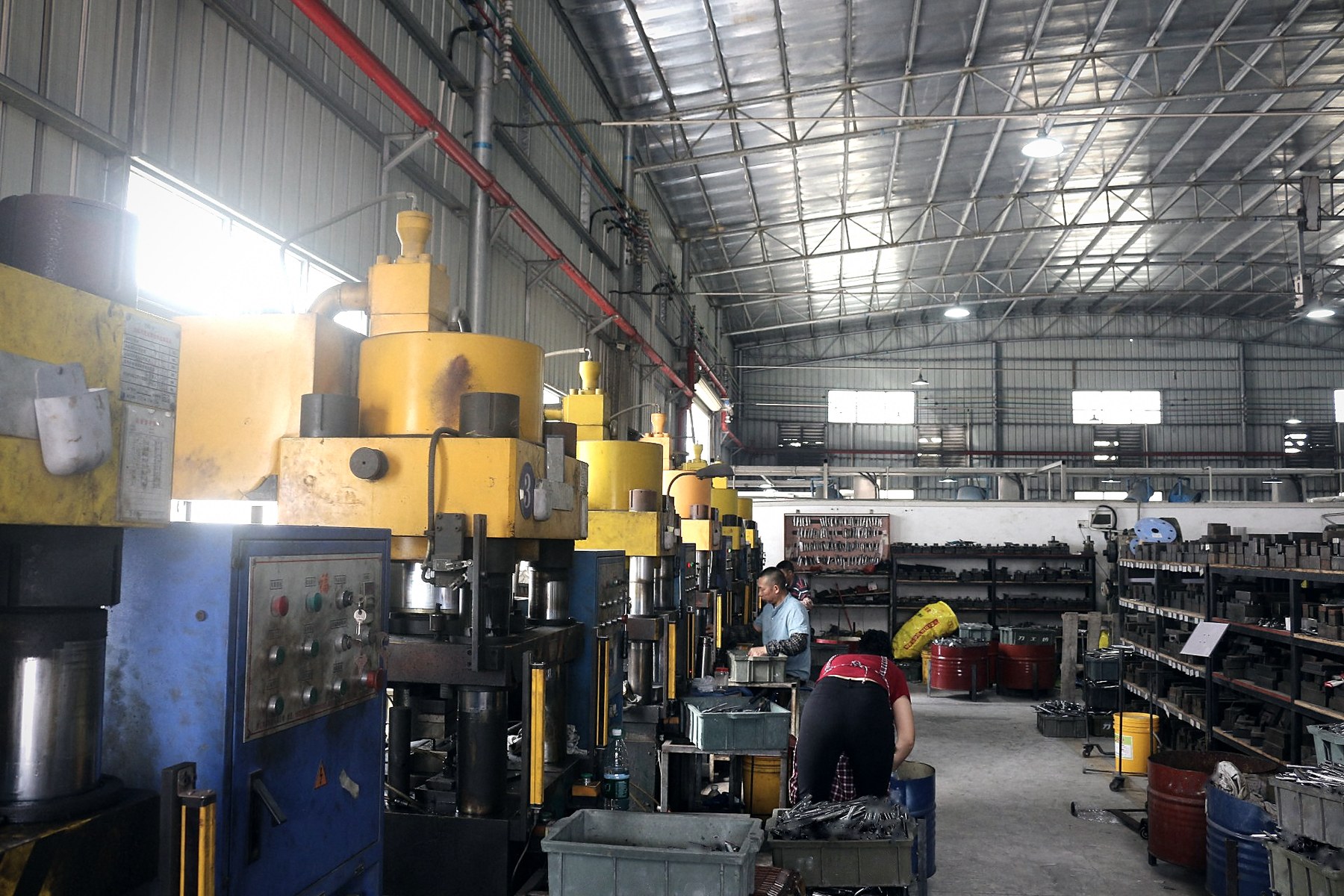 Press floor at the Yangjiang plant, operators at the stamping presses