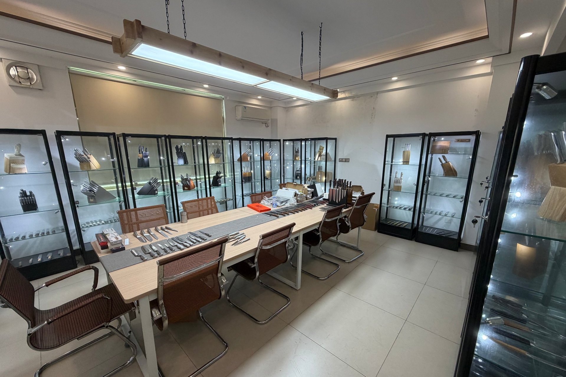 Yuanze showroom &mdash; kitchen knife series on display
